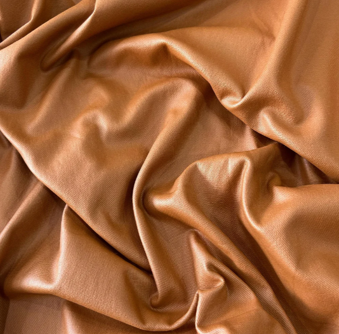 Bengaline efeito couro: como usar o tecido em peças modernas e elegantes