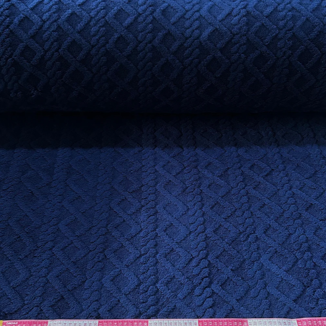 Fleece jacquard: conheça o tecido ideal para roupas e mantas de inverno